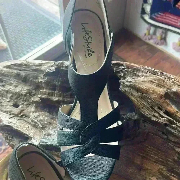 Lifestride soft system women’s size 8.5 black sandals. - Picture 2 of 9